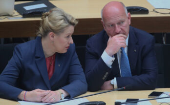 Franziska Giffey (SPD), Senatorin für Wirtschaft, Energie und Betriebe und Kai Wegner (CDU), Regierender Bürgermeister von Berlin. Foto: Sandro Halank/CC BY-SA 4.0