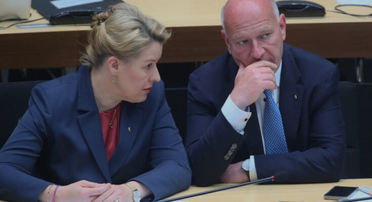 Franziska Giffey (SPD), Senatorin für Wirtschaft, Energie und Betriebe und Kai Wegner (CDU), Regierender Bürgermeister von Berlin. Foto: Sandro Halank/CC BY-SA 4.0